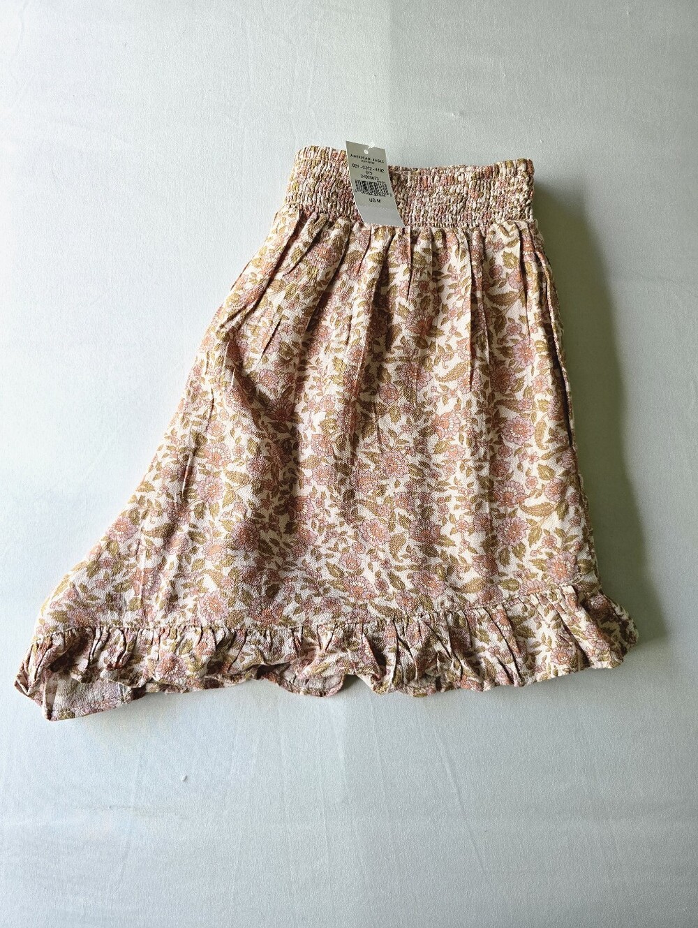 American Eagle Ruffle Bottom Pull On Floral Shorts Size Medium NWT